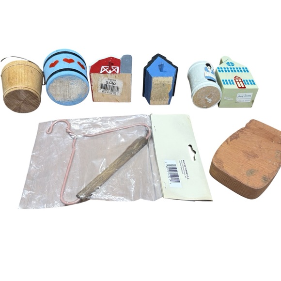 Lot of 8 Collectable hand painted folk art, Americana display pieces. - Picture 3 of 4